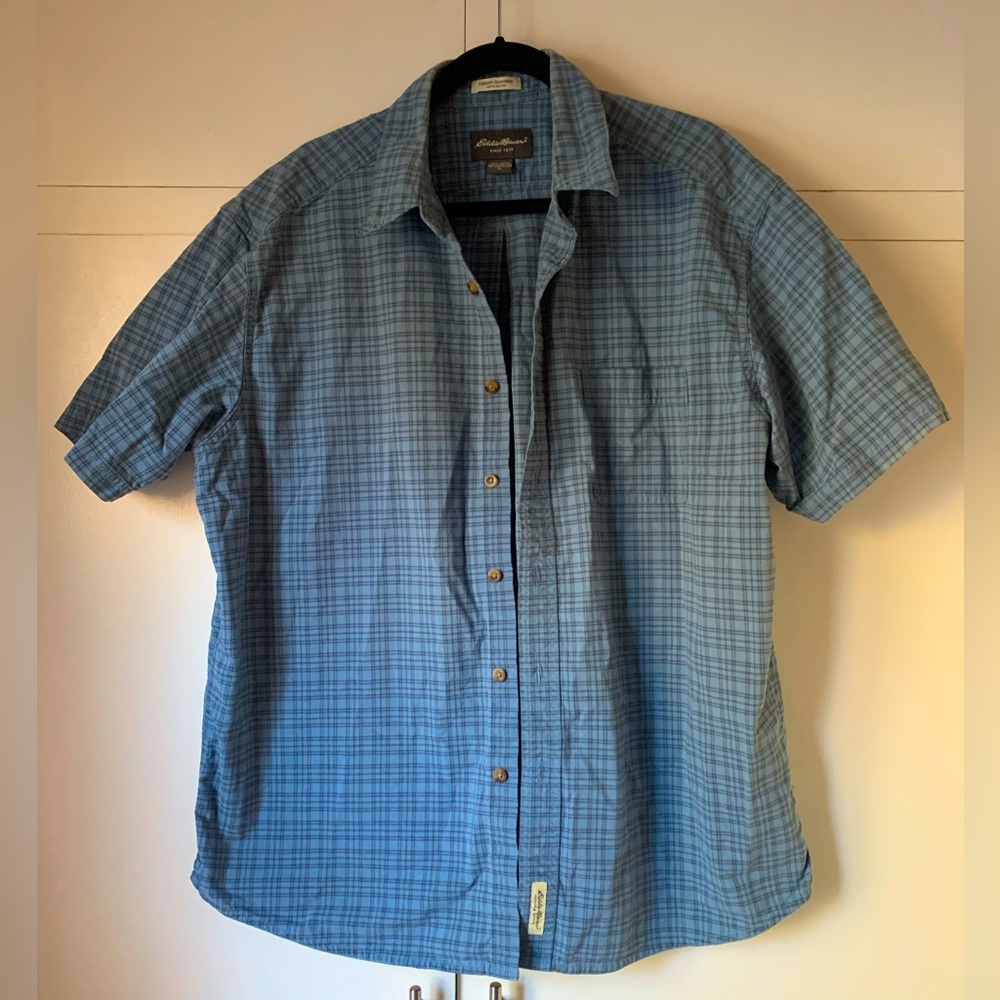 Men’s Eddie Bauer corded chambray short sleeve shirt